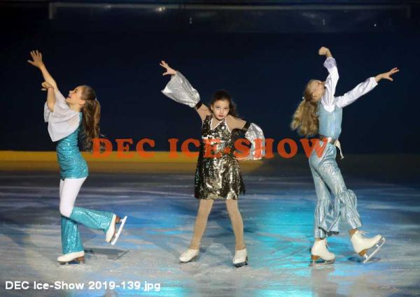 DEC Ice-Show 2019-139.jpg