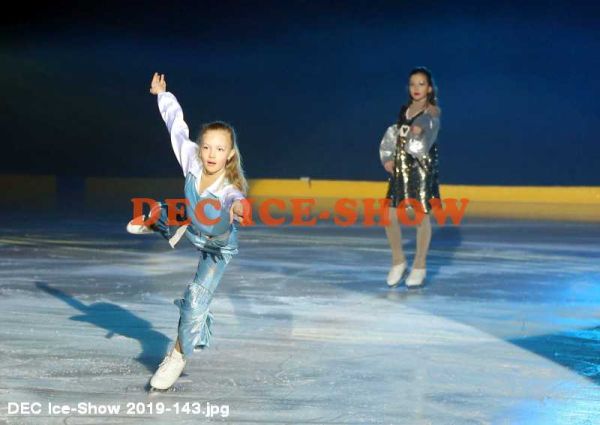 DEC Ice-Show 2019-143.jpg