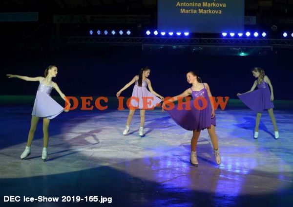 DEC Ice-Show 2019-165.jpg