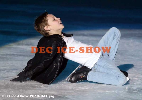 DEC Ice-Show 2019-041.jpg