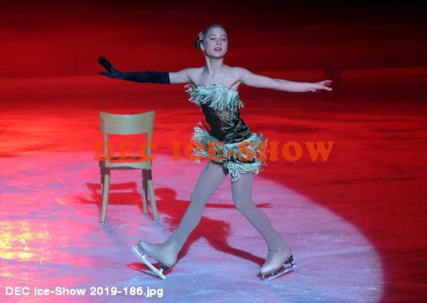 DEC Ice-Show 2019-186.jpg