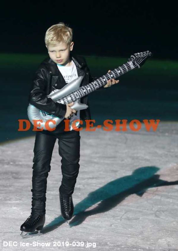 DEC Ice-Show 2019-039.jpg
