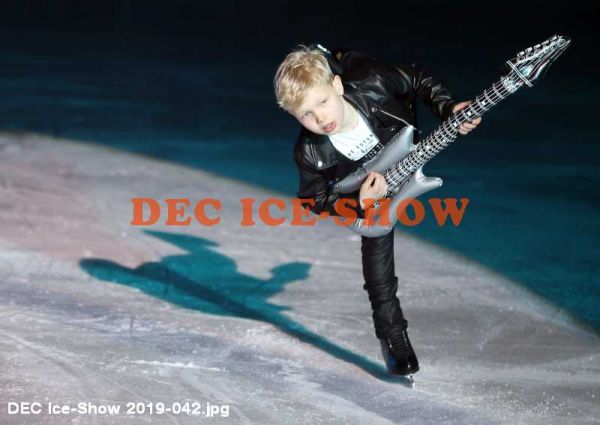 DEC Ice-Show 2019-042.jpg
